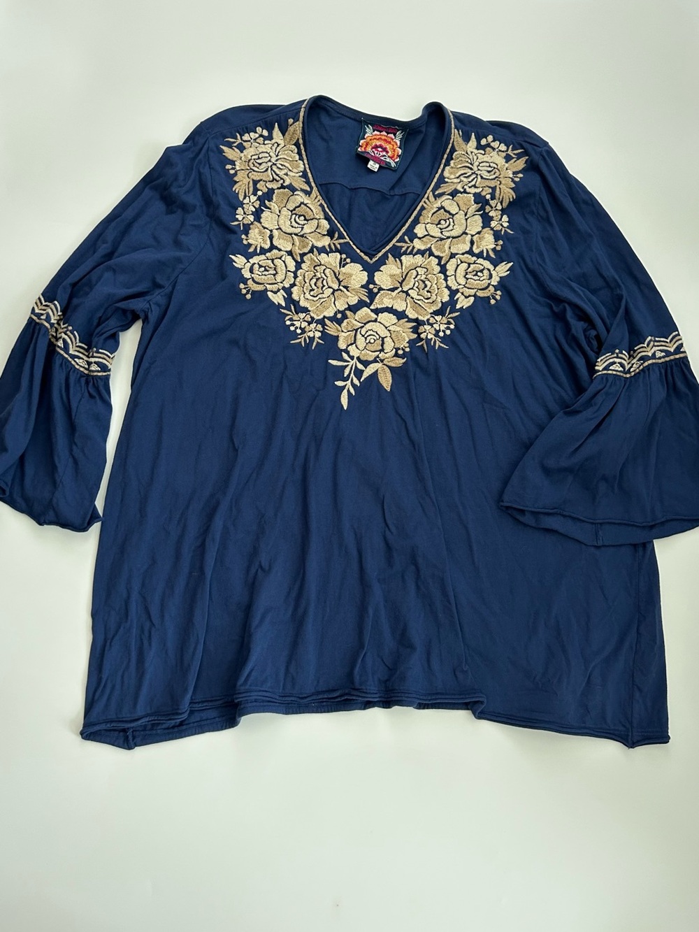 Johnny Was Embroidered V-Neck Top Tunic
Bell Sleeves
Cotton
Size 2X
Boho
Casual